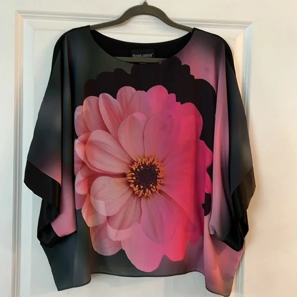 Frank Lyman Stylish cape style pullover/satin trim on "Kimono" sleeve top Size 8 - Picture 3 of 7